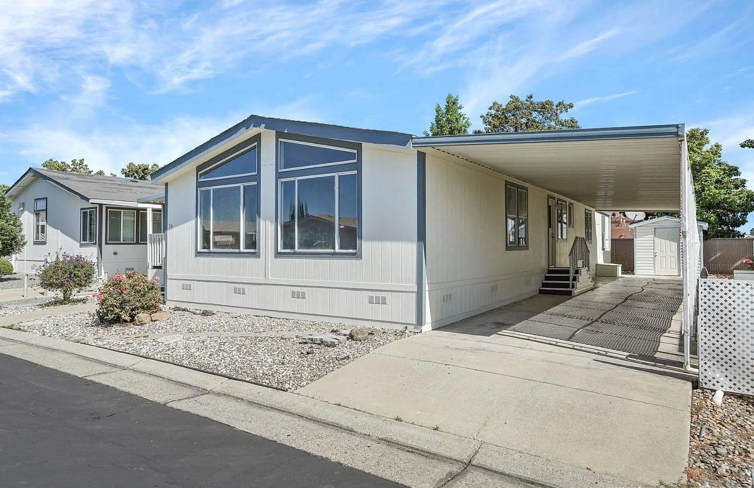 1985 ROBERTS HOMES 3-Bedroom Manufactured Home — Stockton, CA in Stockton, CA