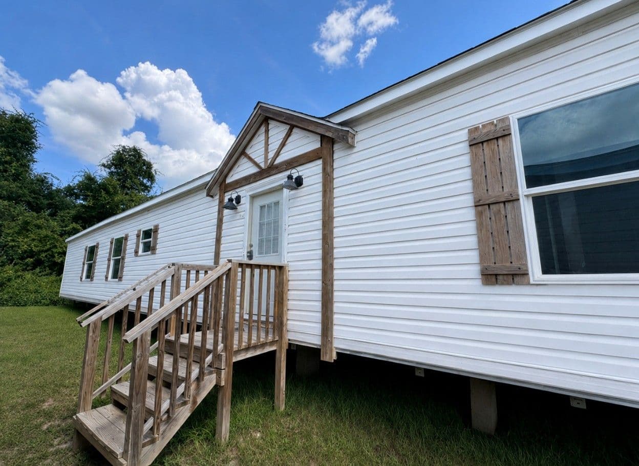 2020 CLAYTON 3-Bedroom Manufactured Home — Marianna, FL in Marianna, FL